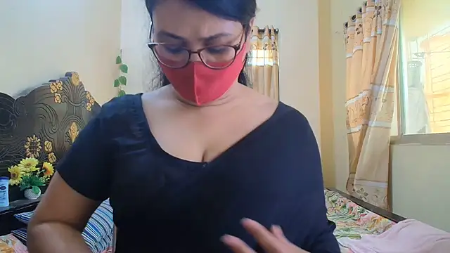 Snapshot of Elena_cruz5 chatting on 05/23/26, 04:55 Elena cruz5 online show from 05/23/26, 04:55