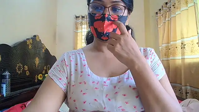 Snapshot of Elena_cruz5 chatting on 06/25/26, 05:12 Elena cruz5 online show from 06/25/26, 05:12