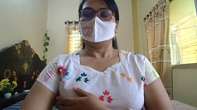 Snapshot of Elena_cruz5 chatting on 05/21/26, 07:28 Elena cruz5 online show from 05/21/26, 07:28