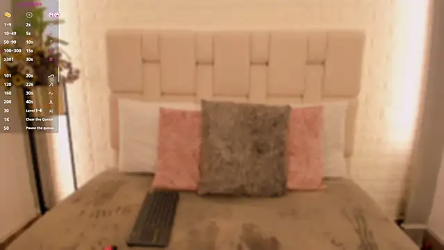 Vale Lux online show from 10/31/25, 03:58