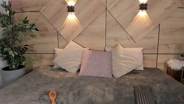 Vale Lux online show from 10/10/25, 12:06