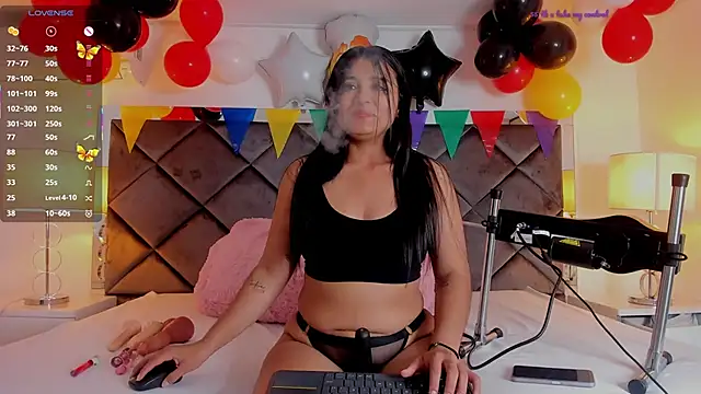 Snapshot of LuciaCollins_ chatting on 09/29/25, 12:33 LuciaCollins online show from 09/29/25, 12:33