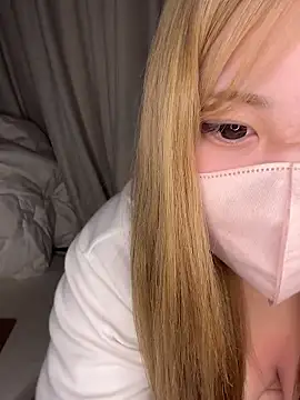 Snapshot of Chua-chan chatting on 10/21/25, 07:35 Chua-chan online show from 10/21/25, 07:35