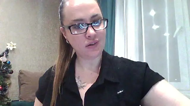 Snapshot of karina160000 chatting on 12/18/25, 02:43 karina160000 online show from 12/18/25, 02:43