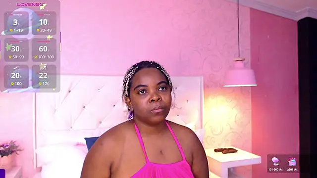 Snapshot of EvaaTayson chatting on 10/08/25, 11:12 EvaaTayson online show from 10/08/25, 11:12