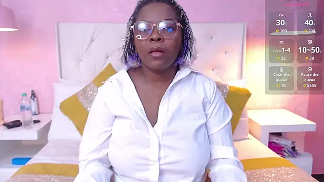 Snapshot of EvaaTayson chatting on 10/02/25, 05:27 EvaaTayson online show from 10/02/25, 05:27