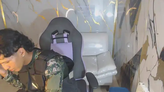 bull cam online show from 10/13/25, 06:42