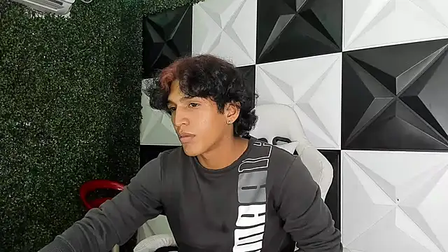 bull cam online show from 12/15/25, 03:23