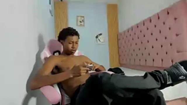 Jax Maliq online show from 10/25/25, 02:11