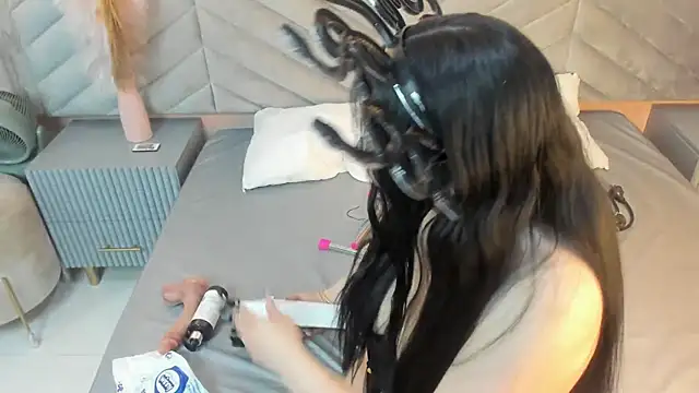 Mia Valentine  online show from 10/24/25, 10:31