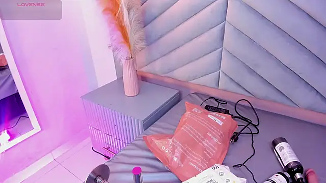 Mia Valentine  online show from 11/16/25, 07:40