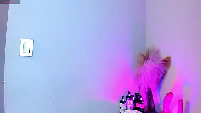 Mia Valentine  online show from 12/15/25, 08:25