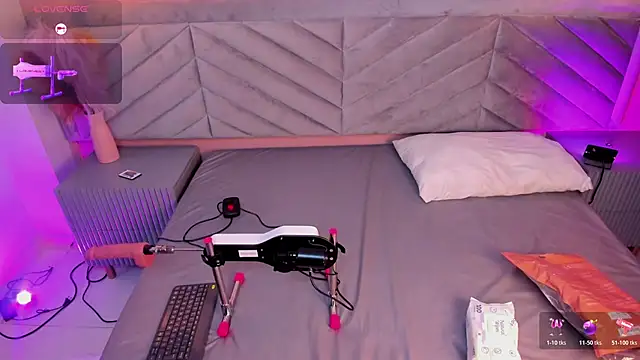 Mia Valentine  online show from 10/30/25, 09:55