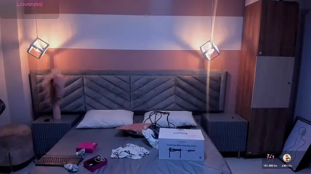 Mia Valentine  online show from 10/25/25, 07:36