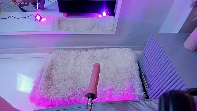 Mia Valentine  online show from 11/18/25, 08:12