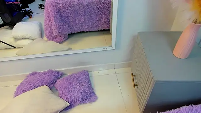 Snapshot of Mia_Valentine_ chatting on 02/02/26, 08:08 Mia Valentine online show from 02/02/26, 08:08