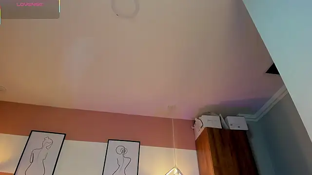 Mia Valentine  online show from 11/24/25, 08:20