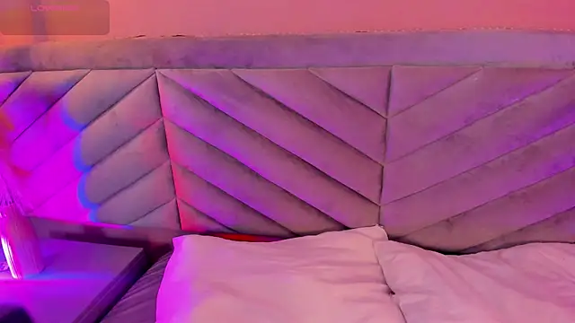 Mia Valentine  online show from 11/06/25, 08:35