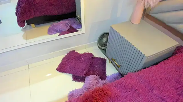 Mia Valentine  online show from 03/04/26, 08:05