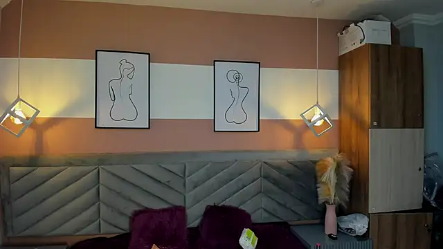 Mia Valentine  online show from 12/01/25, 09:04