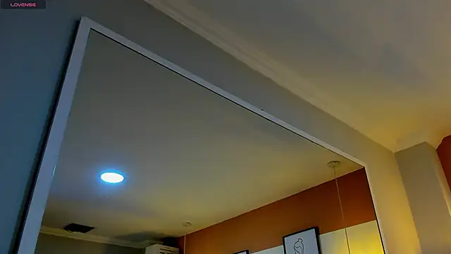 Snapshot of Mia_Valentine_ chatting on 12/21/25, 07:48 Mia Valentine online show from 12/21/25, 07:48