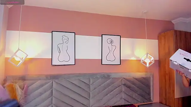 Snapshot of Mia_Valentine_ chatting on 02/25/26, 08:08 Mia Valentine online show from 02/25/26, 08:08