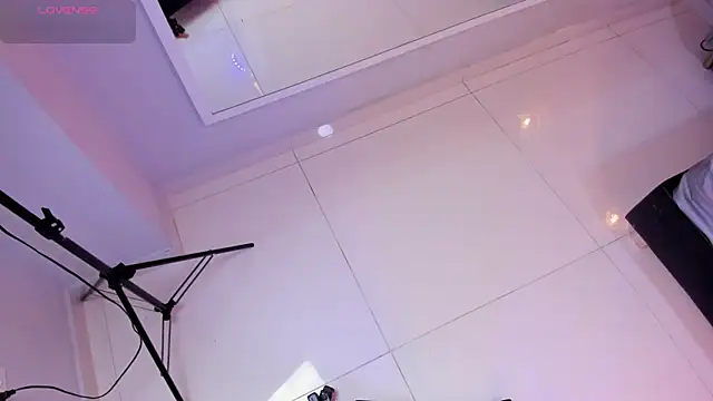 Mia Valentine  online show from 11/10/25, 08:58