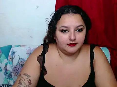 Snapshot of KeilyHall chatting on 10/15/25, 04:11 KeilyHall online show from 10/15/25, 04:11