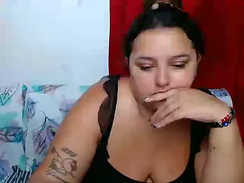 Snapshot of KeilyHall chatting on 10/20/25, 10:16 KeilyHall online show from 10/20/25, 10:16