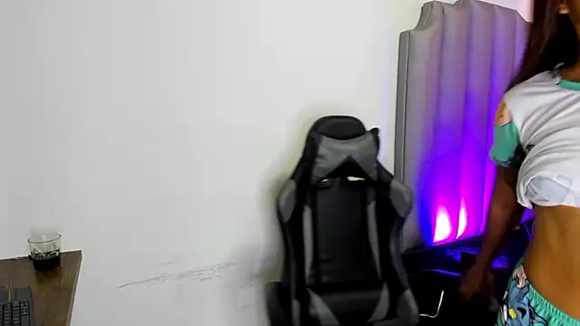 Miaa Rosse online show from 10/19/25, 12:41