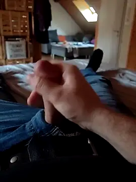 Snapshot of stunning_stallion chatting on 02/19/26, 08:22 stunning stallion online show from 02/19/26, 08:22