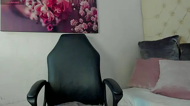 Snapshot of kate_lua chatting on 09/23/25, 12:12 kate lua online show from 09/23/25, 12:12