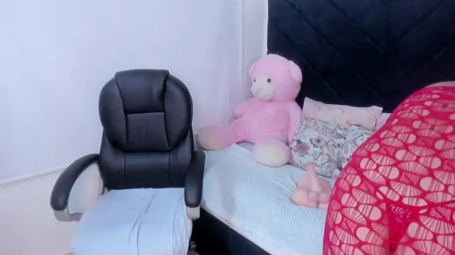 Snapshot of kate_lua chatting on 12/17/25, 11:59 kate lua online show from 12/17/25, 11:59