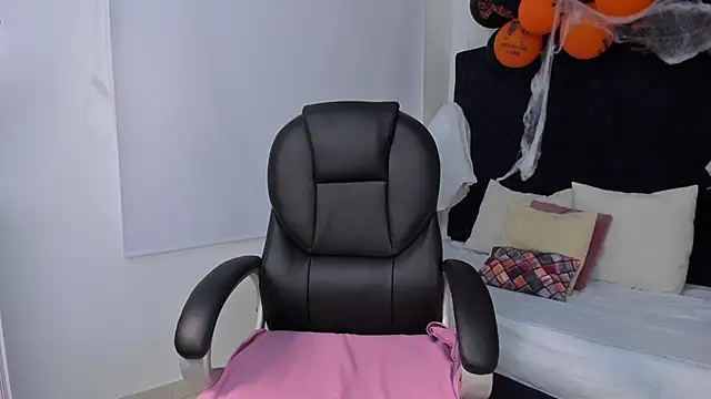 Snapshot of kate_lua chatting on 10/20/25, 12:27 kate lua online show from 10/20/25, 12:27