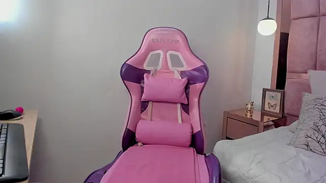 Snapshot of kate_lua chatting on 09/17/25, 11:56 kate lua online show from 09/17/25, 11:56