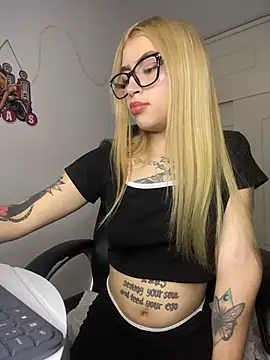 Snapshot of PrettyAshley_ chatting on 06/30/26, 05:02 PrettyAshley online show from 06/30/26, 05:02