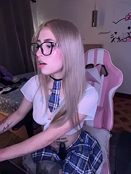 PrettyAshley  online show from 04/24/26, 10:23