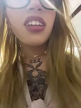 Snapshot of PrettyAshley_ chatting on 06/20/26, 11:21 PrettyAshley online show from 06/20/26, 11:21