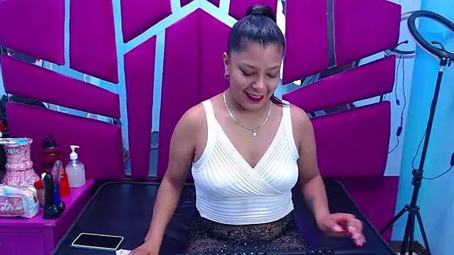 Carolina Suarez  online show from 11/29/25, 02:12