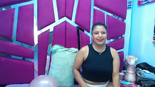 Carolina Suarez  online show from 03/17/26, 02:25