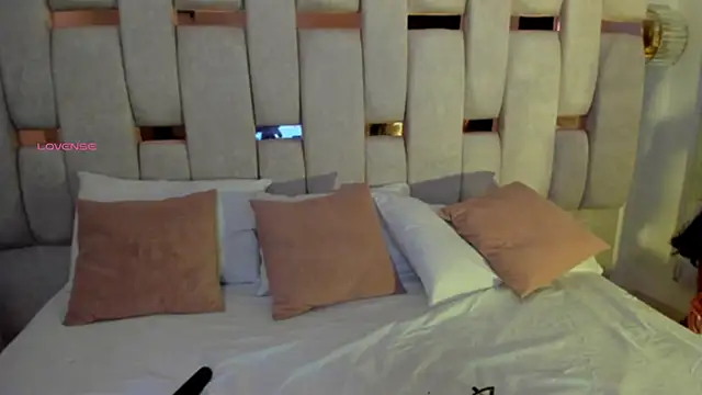 Snapshot of charlotte_line chatting on 12/02/25, 06:09 charlotte line online show from 12/02/25, 06:09