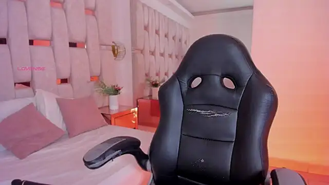 Snapshot of charlotte_line chatting on 11/20/25, 05:13 charlotte line online show from 11/20/25, 05:13