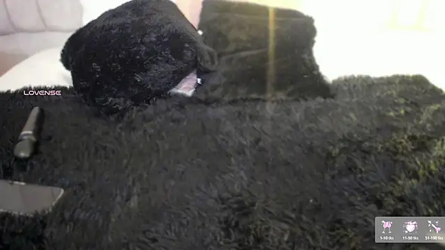 Snapshot of charlotte_line chatting on 11/13/25, 05:06 charlotte line online show from 11/13/25, 05:06