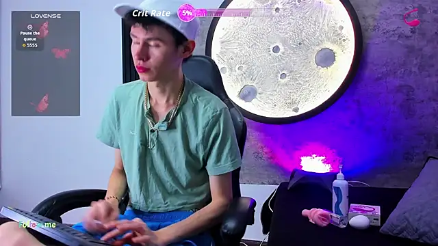 Snapshot of Deivid_oficial20 chatting on 10/17/25, 07:48 Deivid oficial20 online show from 10/17/25, 07:48