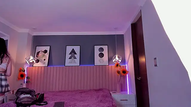 Nina Ford online show from 10/30/25, 03:05