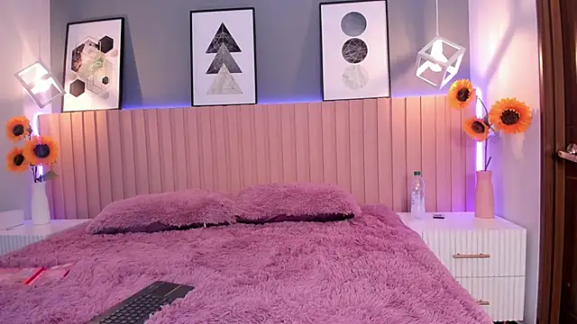 Nina Ford online show from 10/10/25, 03:29