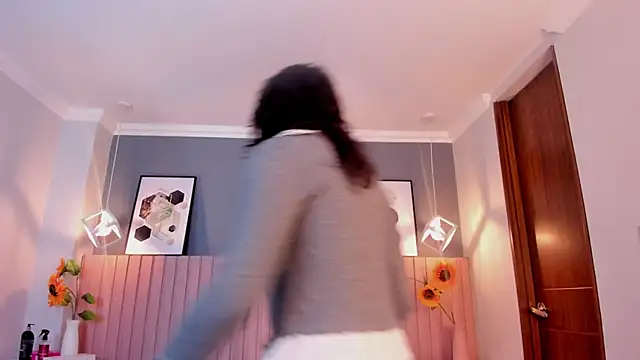 Nina Ford online show from 05/02/26, 04:07