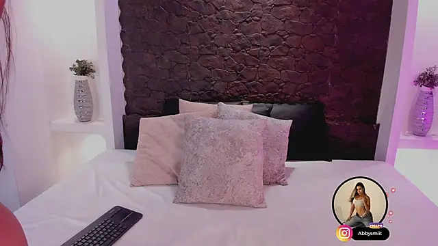 aby smiith  online show from 01/08/26, 07:31