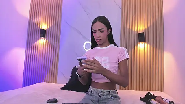 Valentinaliux  online show from 04/12/26, 11:46