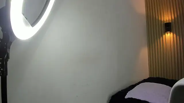 Valentinaliux  online show from 09/13/25, 08:20